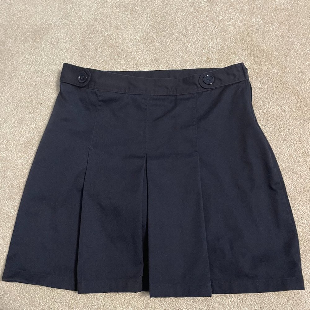 Like New pleated uniform skort